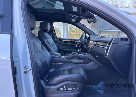 2019 Porsche Cayenne z USA, uszkodzony, nr VIN WP1AA2AY2KDA00870